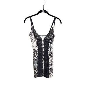 Victoria's Secret Womens So Curvaceous Shaping Slip Snow Leopard Shapewear Sz M